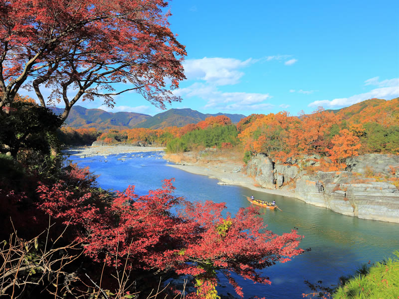 紅葉スポット長生館客室からの景色